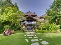 Villa Sungai Tinggi Beach, Entrance